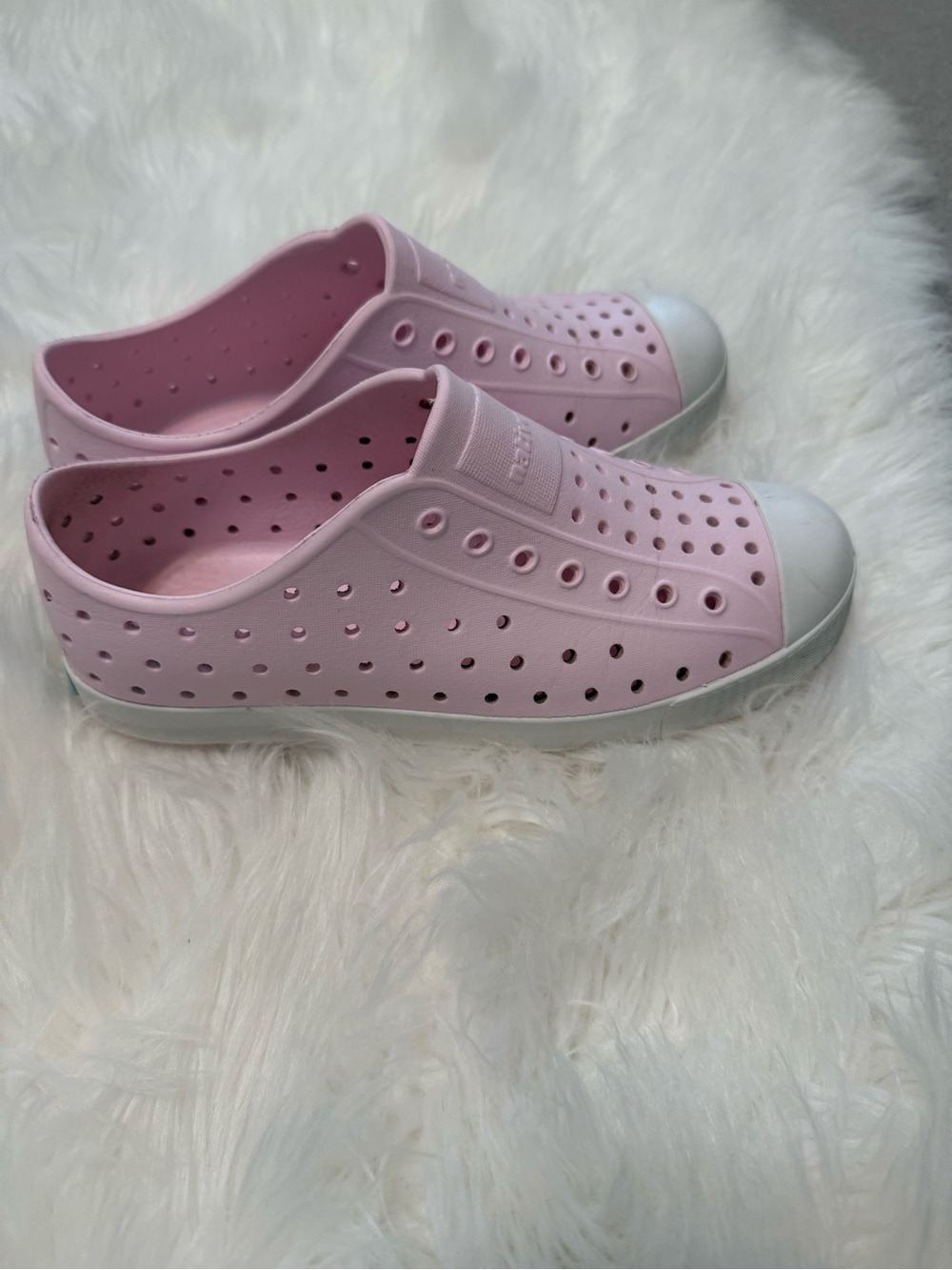 Native Kids Jefferson Slip-On in Light Pink with White Toe